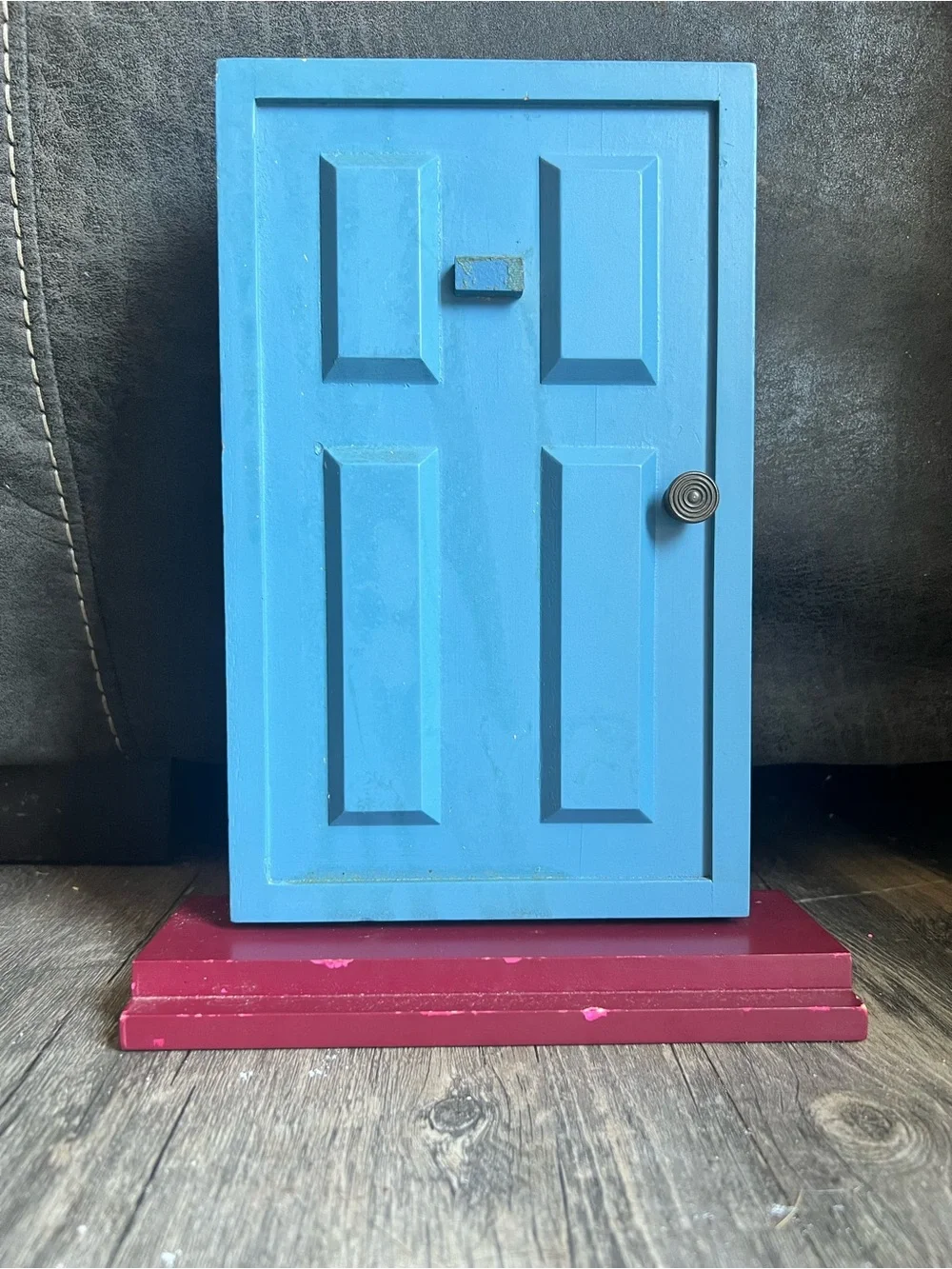Vintage Mini Blue Door on red Base photo album